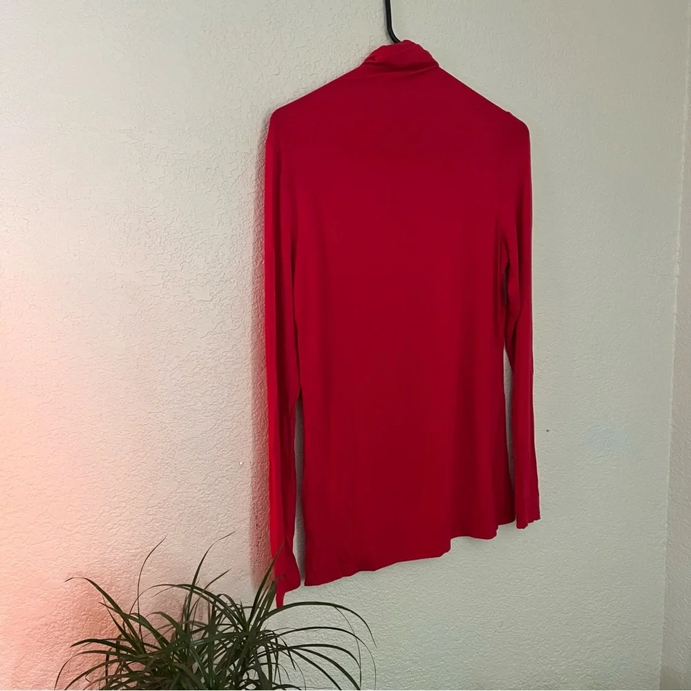 Basic red turtleneck - Picture 2 of 2